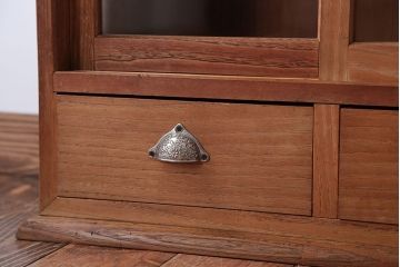 アンティーク家具　アンティーク　三方栗材の高級キャビネット
