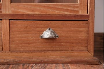 アンティーク家具　アンティーク　三方栗材の高級キャビネット