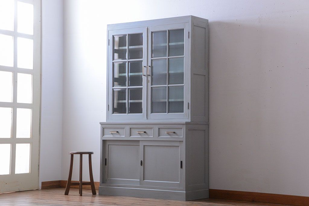 アンティーク家具　アンティークペイント　上品でおしゃれなカップボード(食器棚)