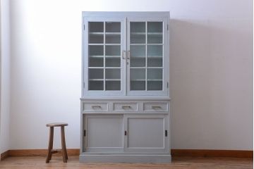 アンティーク家具　アンティークペイント　上品でおしゃれなカップボード(食器棚)