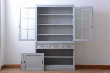 アンティーク家具　アンティークペイント　上品でおしゃれなカップボード(食器棚)