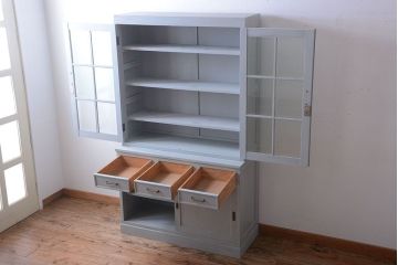 アンティーク家具　アンティークペイント　上品でおしゃれなカップボード(食器棚)