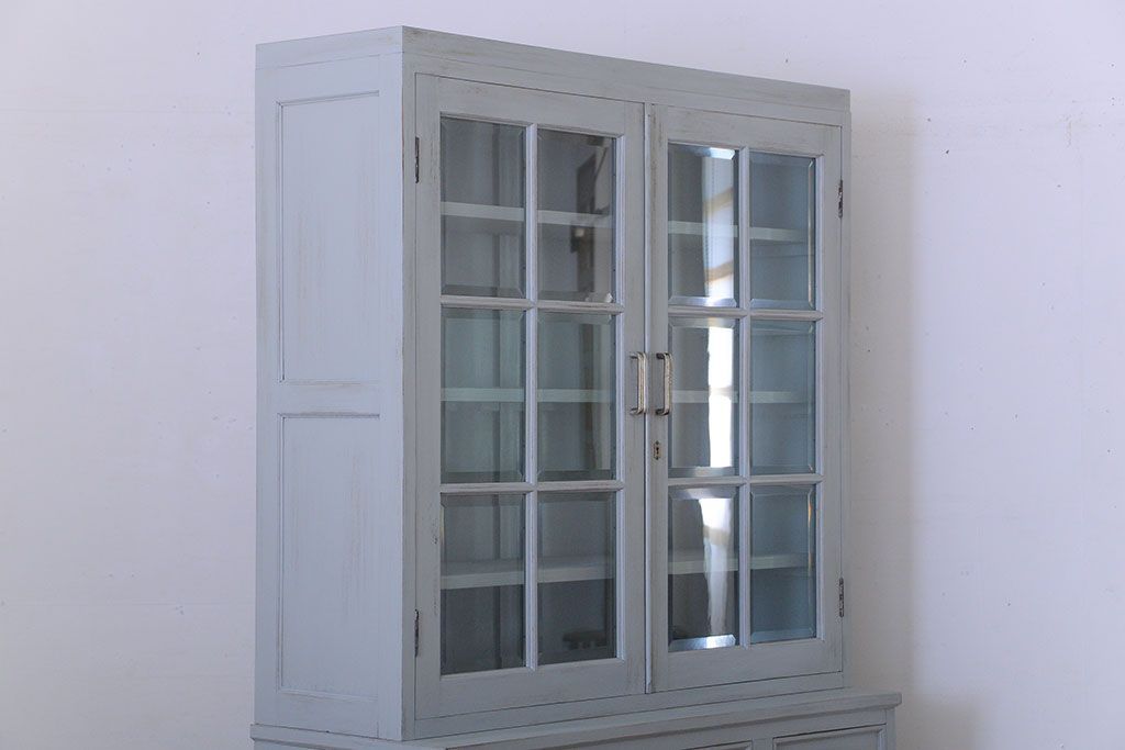 アンティーク家具　アンティークペイント　上品でおしゃれなカップボード(食器棚)