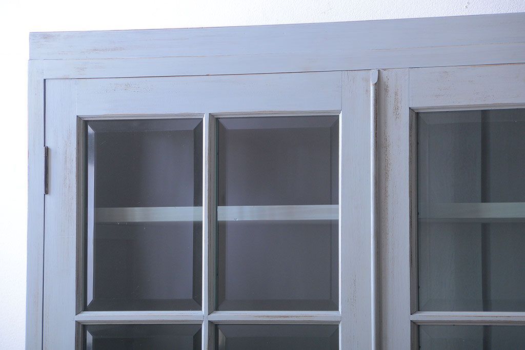 アンティーク家具　アンティークペイント　上品でおしゃれなカップボード(食器棚)