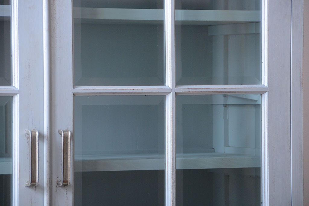 アンティーク家具　アンティークペイント　上品でおしゃれなカップボード(食器棚)