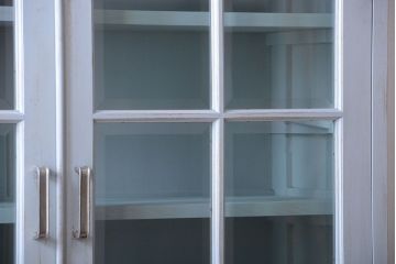 アンティーク家具　アンティークペイント　上品でおしゃれなカップボード(食器棚)