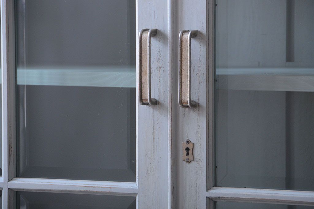 アンティーク家具　アンティークペイント　上品でおしゃれなカップボード(食器棚)