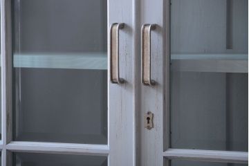 アンティーク家具　アンティークペイント　上品でおしゃれなカップボード(食器棚)