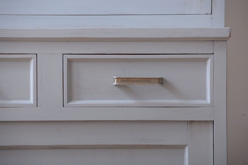 アンティーク家具　アンティークペイント　上品でおしゃれなカップボード(食器棚)