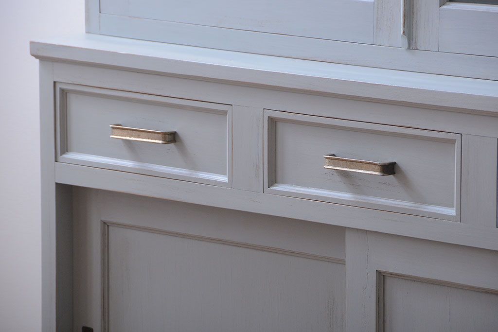 アンティーク家具　アンティークペイント　上品でおしゃれなカップボード(食器棚)