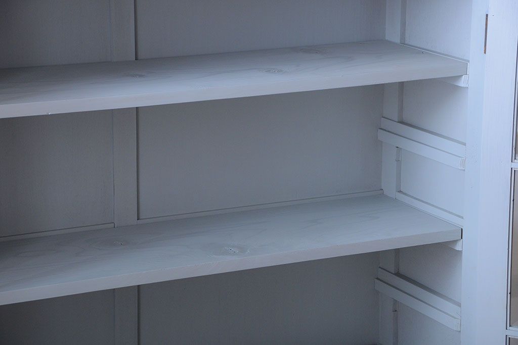 アンティーク家具　アンティークペイント　上品でおしゃれなカップボード(食器棚)