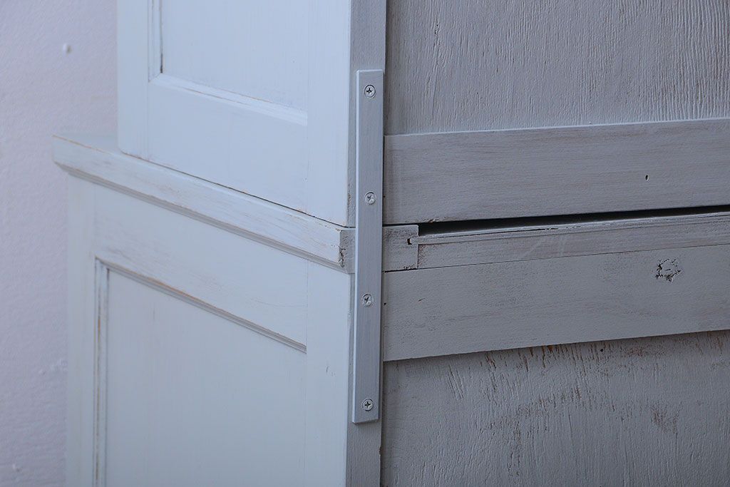 アンティーク家具　アンティークペイント　上品でおしゃれなカップボード(食器棚)