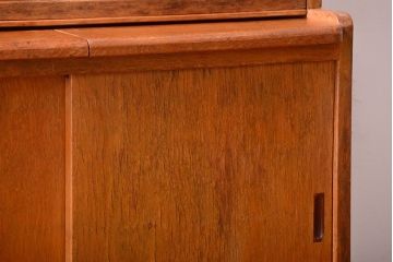 レトロ家具　和製アンティーク　背のたかいレトロな作業台付きカップボード(食器棚)