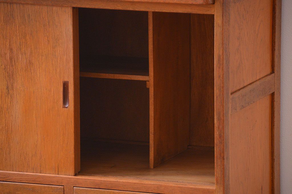 レトロ家具　和製アンティーク　背のたかいレトロな作業台付きカップボード(食器棚)