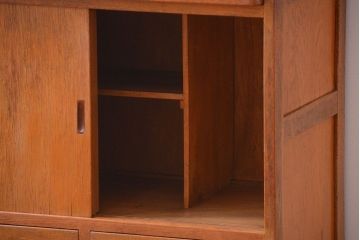 レトロ家具　和製アンティーク　背のたかいレトロな作業台付きカップボード(食器棚)