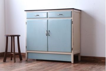 ヴィンテージ家具　 イギリスビンテージ　レトロでかわいいキッチンキャビネット(サイドボード)