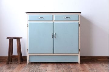 ヴィンテージ家具　 イギリスビンテージ　レトロでかわいいキッチンキャビネット(サイドボード)