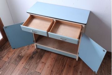 ヴィンテージ家具　 イギリスビンテージ　レトロでかわいいキッチンキャビネット(サイドボード)
