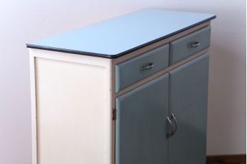 ヴィンテージ家具　 イギリスビンテージ　レトロでかわいいキッチンキャビネット(サイドボード)