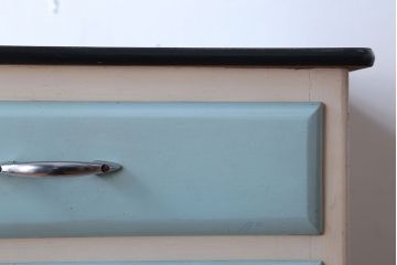 ヴィンテージ家具　 イギリスビンテージ　レトロでかわいいキッチンキャビネット(サイドボード)
