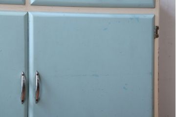 ヴィンテージ家具　 イギリスビンテージ　レトロでかわいいキッチンキャビネット(サイドボード)