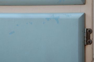 ヴィンテージ家具　 イギリスビンテージ　レトロでかわいいキッチンキャビネット(サイドボード)