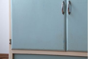ヴィンテージ家具　 イギリスビンテージ　レトロでかわいいキッチンキャビネット(サイドボード)