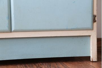 ヴィンテージ家具　 イギリスビンテージ　レトロでかわいいキッチンキャビネット(サイドボード)