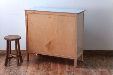 ヴィンテージ家具　 イギリスビンテージ　レトロでかわいいキッチンキャビネット(サイドボード)