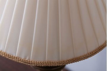 中古　ヤマギワ(yamagiwa)　シックなテーブルスタンド