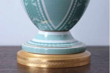 中古　ヤマギワ(yamagiwa)　イタリアLe porcellane社製テーブルスタンド