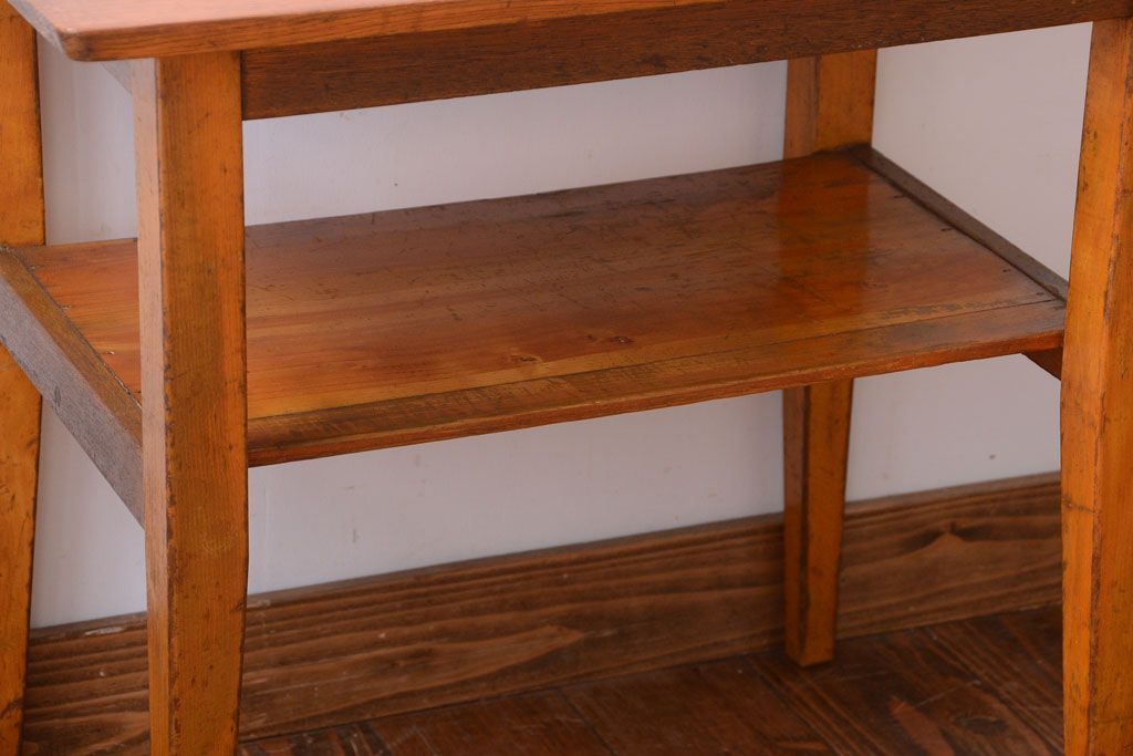 レトロ家具　和製アンティーク　レトロでかわいい小さなサイドテーブル