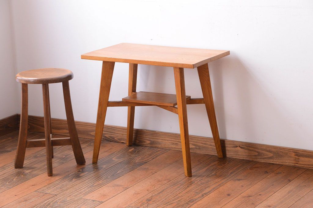 アンティーク家具　和製アンティーク　古いナラ材の小さなサイドテーブル