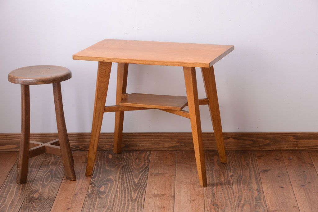 アンティーク家具　和製アンティーク　古いナラ材の小さなサイドテーブル