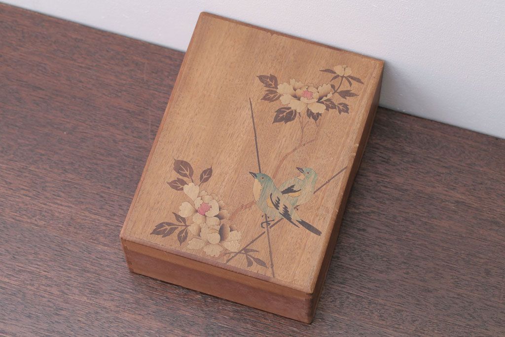 アンティーク雑貨　大正〜昭和初期　牡丹に鶯の図・可愛らしい木箱(小箱)