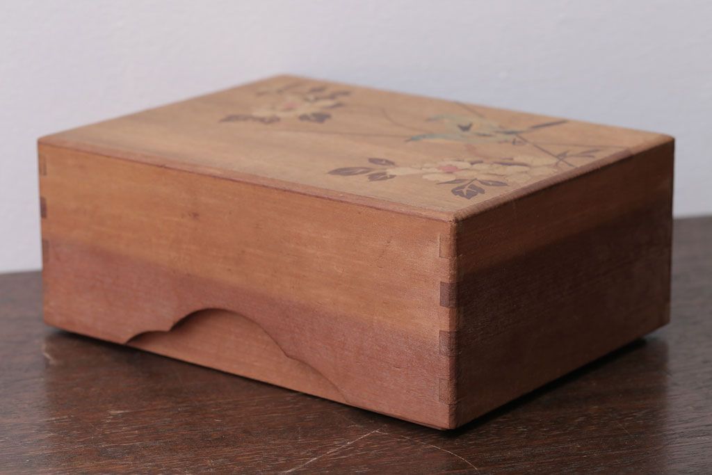 アンティーク雑貨　大正〜昭和初期　牡丹に鶯の図・可愛らしい木箱(小箱)