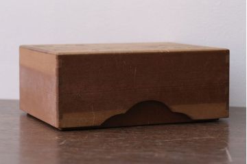 アンティーク雑貨　大正〜昭和初期　牡丹に鶯の図・可愛らしい木箱(小箱)