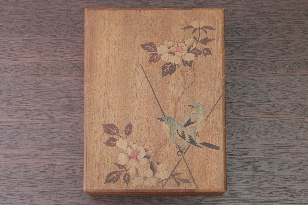 アンティーク雑貨　大正〜昭和初期　牡丹に鶯の図・可愛らしい木箱(小箱)