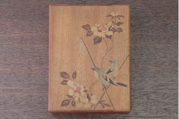 アンティーク雑貨　大正〜昭和初期　牡丹に鶯の図・可愛らしい木箱(小箱)