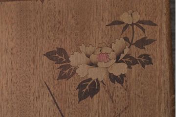 アンティーク雑貨　大正〜昭和初期　牡丹に鶯の図・可愛らしい木箱(小箱)