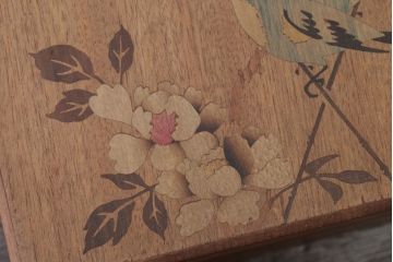 アンティーク雑貨　大正〜昭和初期　牡丹に鶯の図・可愛らしい木箱(小箱)