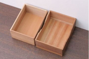 アンティーク雑貨　大正〜昭和初期　牡丹に鶯の図・可愛らしい木箱(小箱)