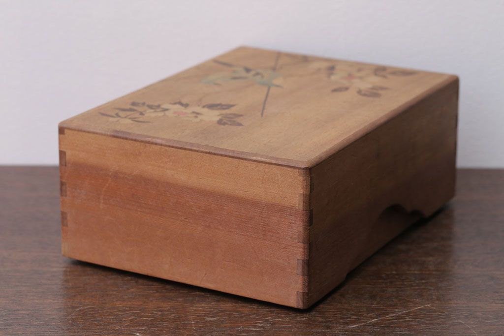 アンティーク雑貨　大正〜昭和初期　牡丹に鶯の図・可愛らしい木箱(小箱)