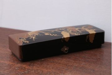 アンティーク雑貨　アンティーク　梅花の図・蒔絵文箱(漆器、梨地)