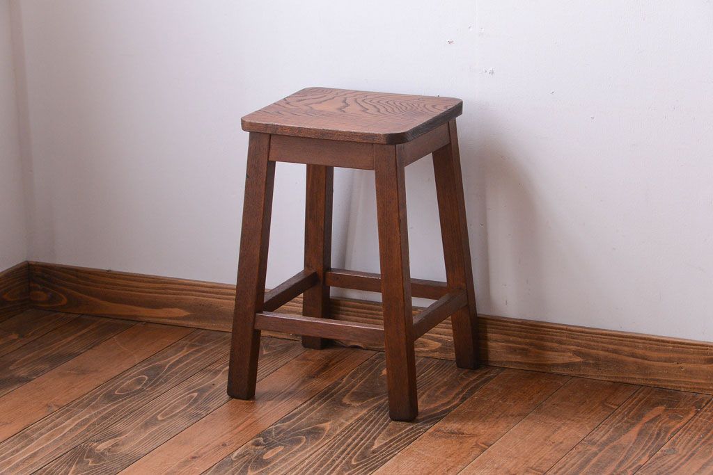 レトロ家具　昭和レトロ　古い木のシンプルな角スツール