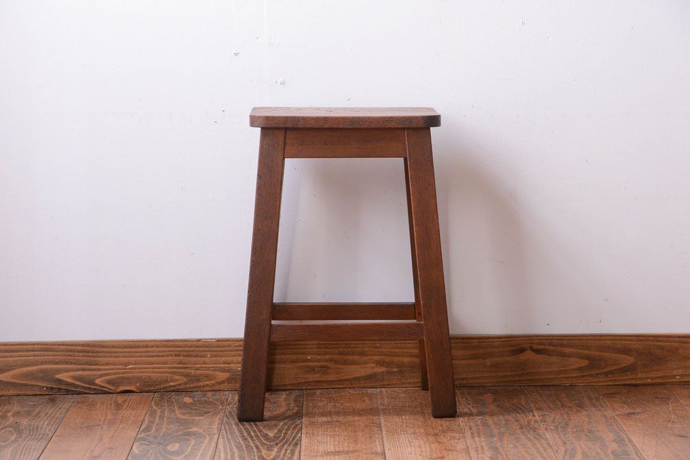 レトロ家具　昭和レトロ　古い木のシンプルな角スツール