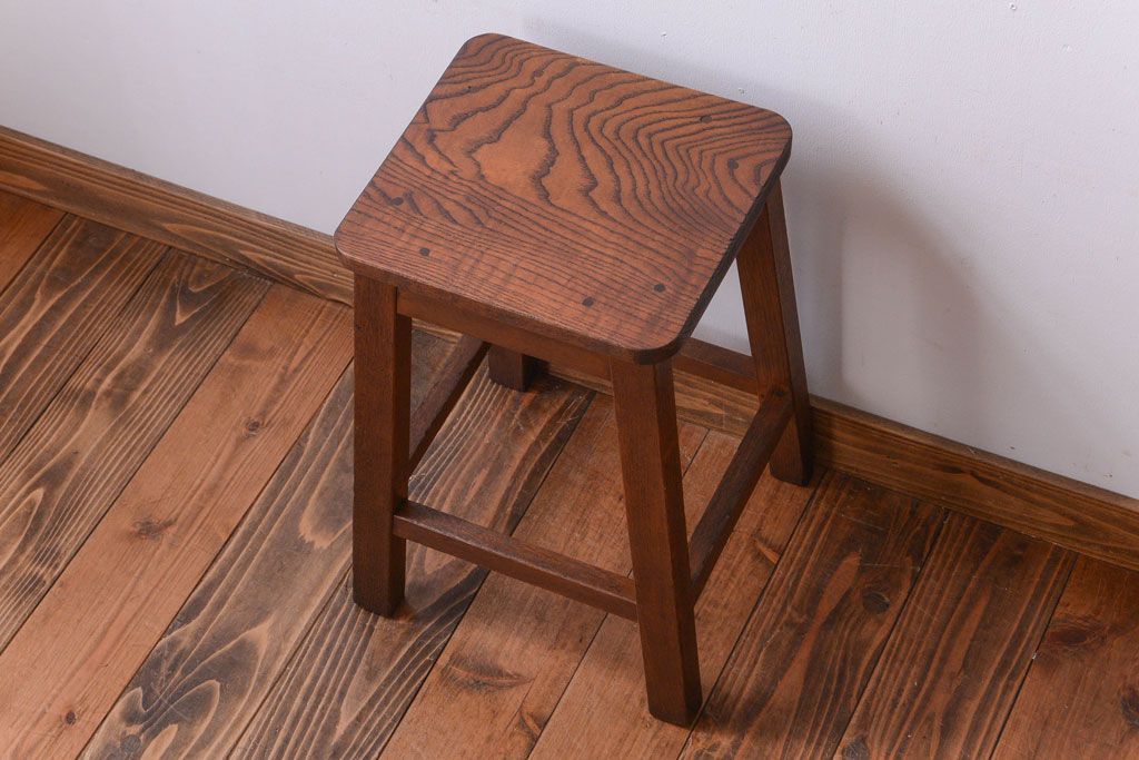 レトロ家具　昭和レトロ　古い木のシンプルな角スツール