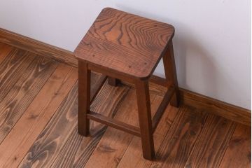 レトロ家具　昭和レトロ　古い木のシンプルな角スツール