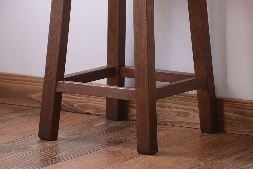 レトロ家具　昭和レトロ　古い木のシンプルな角スツール
