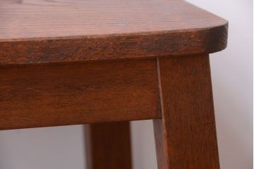 レトロ家具　昭和レトロ　古い木のシンプルな角スツール